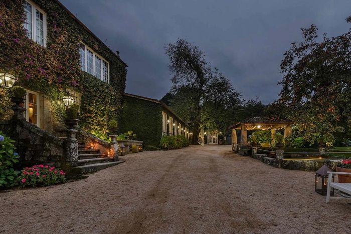 Pazo de Señoráns al anochecer
